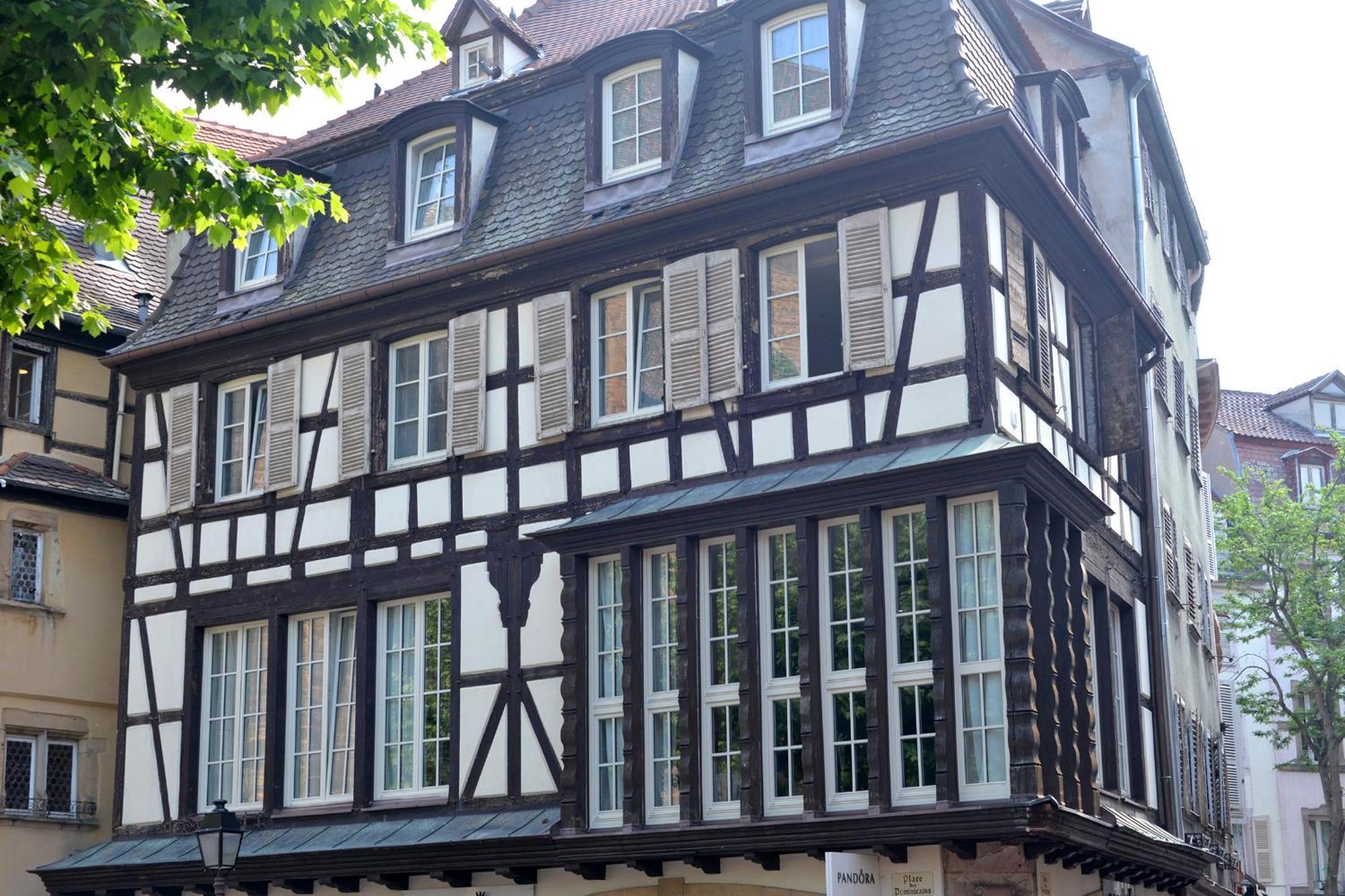 Suite Le Splendide Du Centre Historique Avec Climatisation Colmar Bagian luar foto